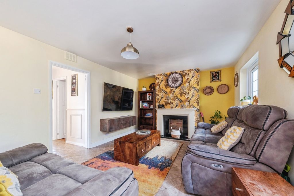 Property photo 2 of 19 Pbox-Img.Jpg