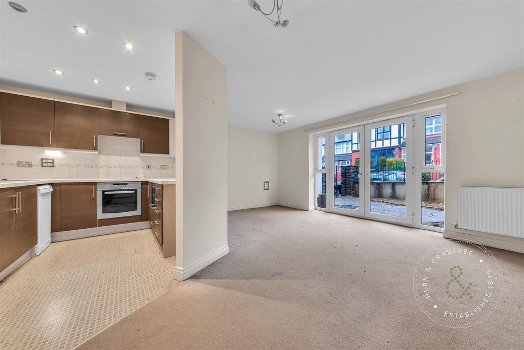 Property photo 2 of 19 Clive-Hall-Court-07.Jpg