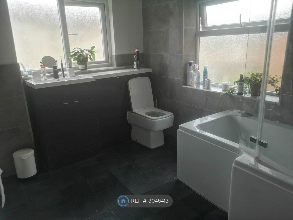 Property photo 3 of 6 Bathroom