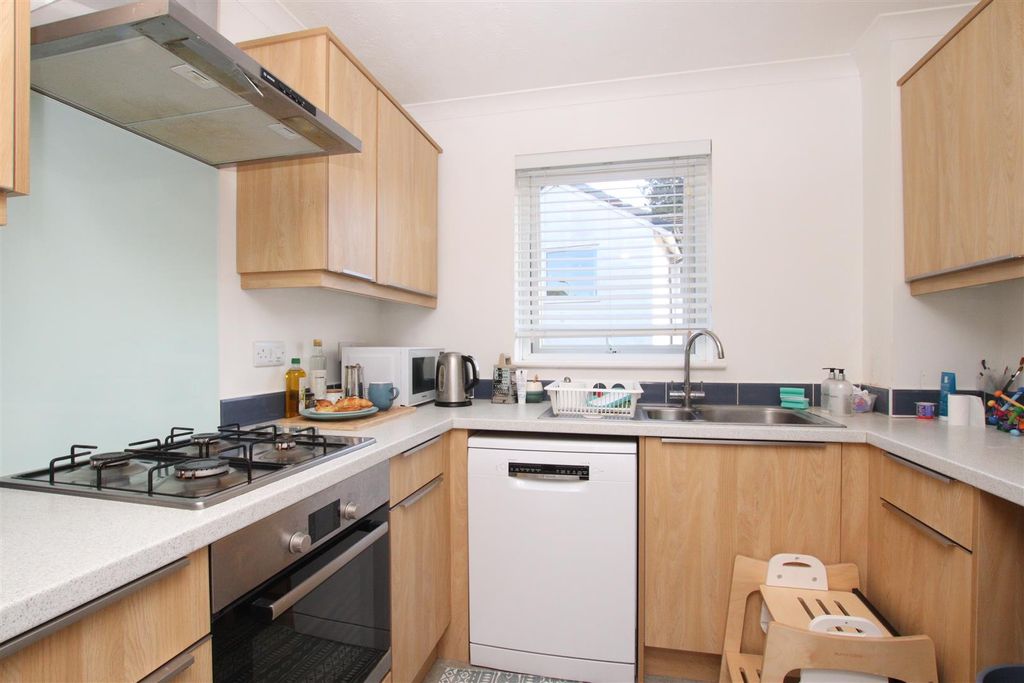 Property photo 3 of 10 Kitchen.Jpg