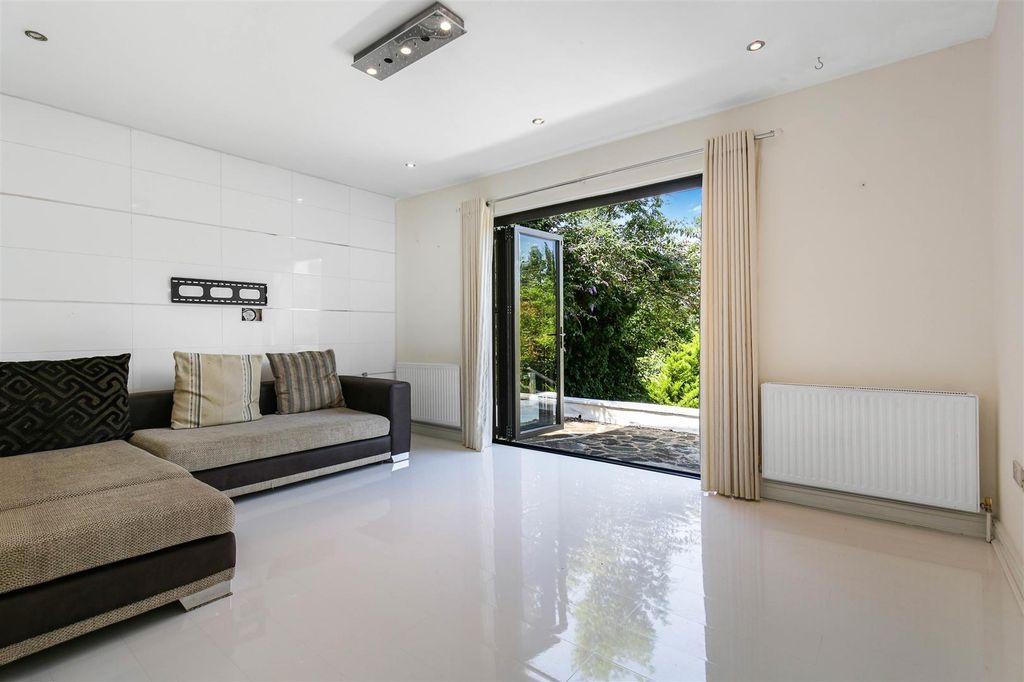 Property photo 2 of 23 1724013019 - 5.Jpg