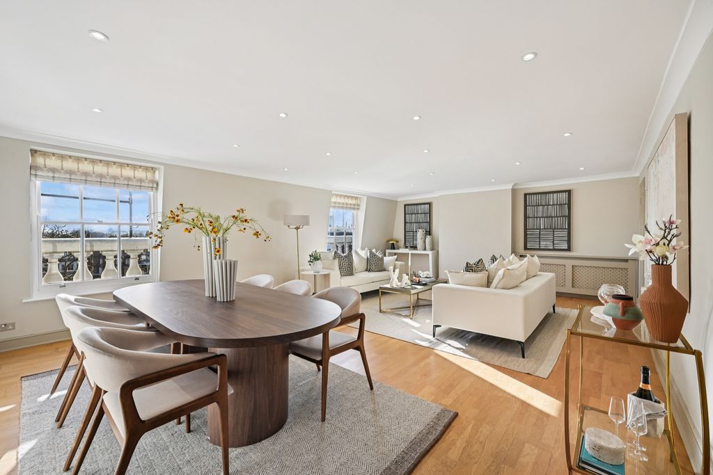 Property photo 3 of 14 Dining Room