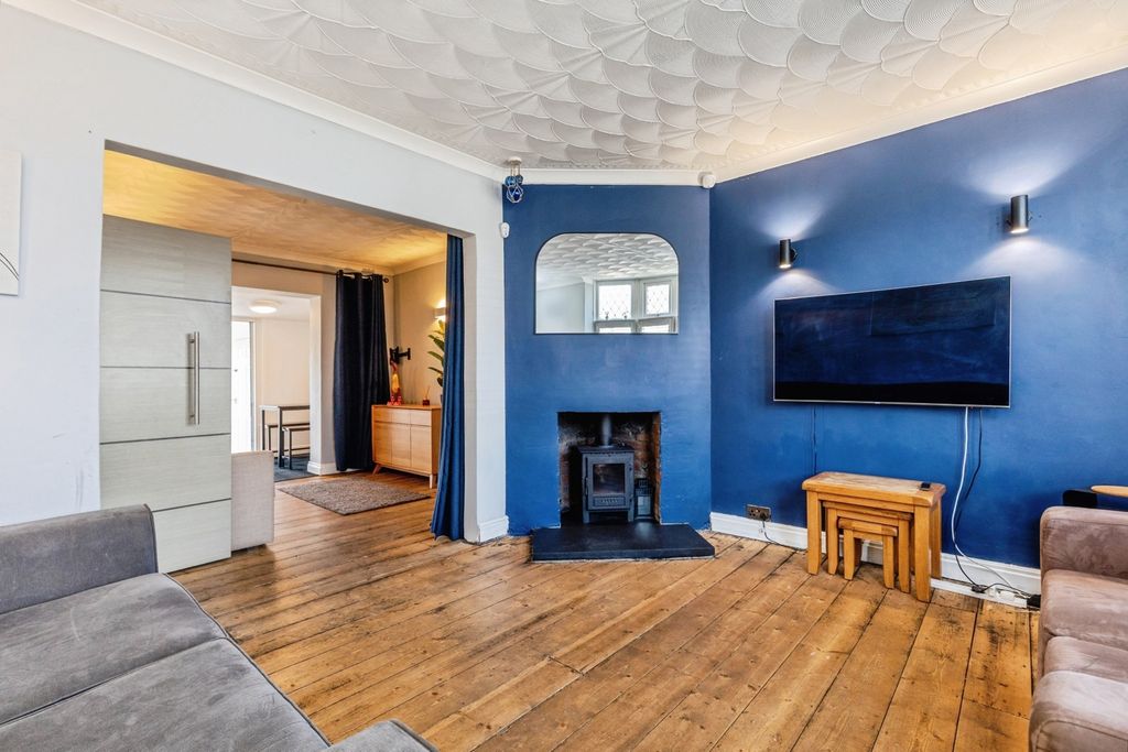 Property photo 2 of 17 Photo