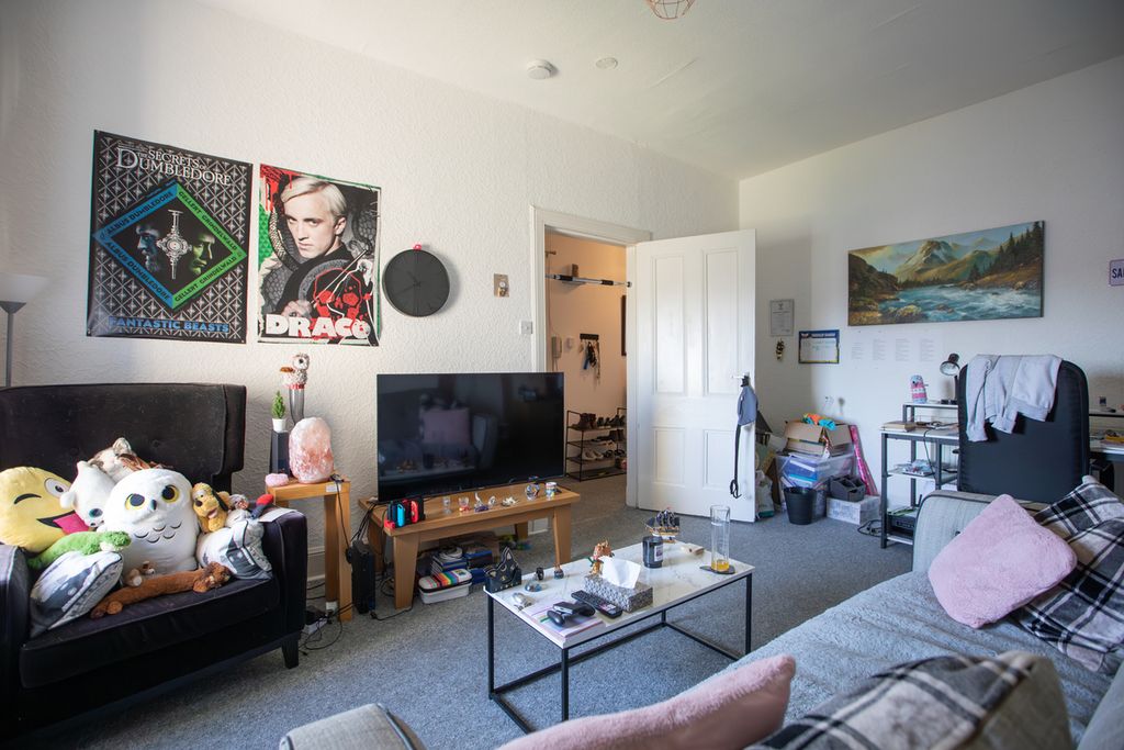 Property photo 2 of 26