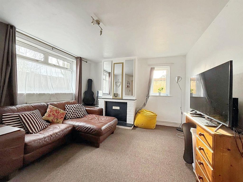 Property photo 3 of 7 Image00006 2.Jpg