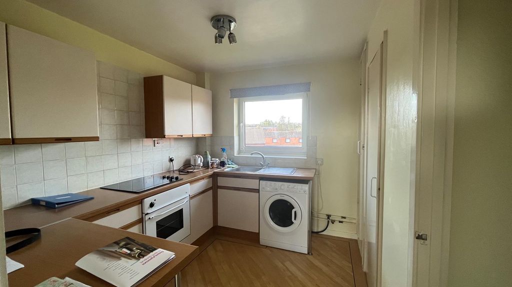 Property photo 2 of 6 Kitchen