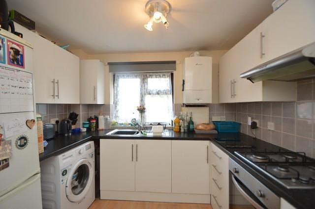 Property photo 2 of 7 Kitchen