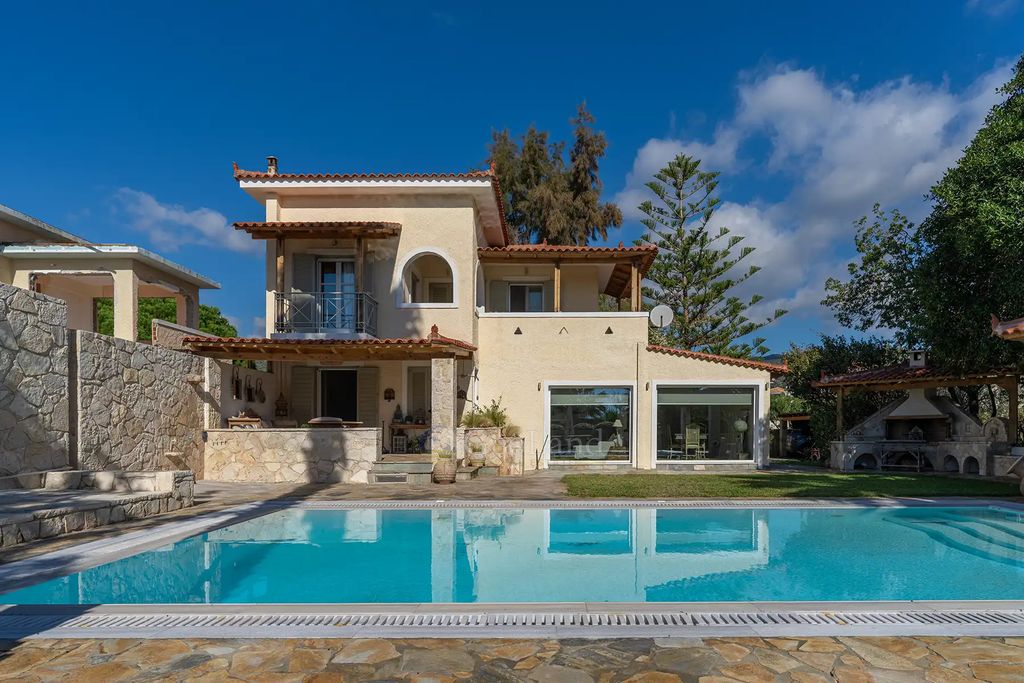 Property photo 1 of 42