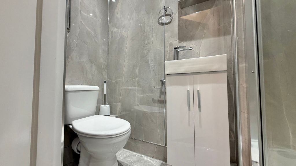 Property photo 3 of 6 Bathroom