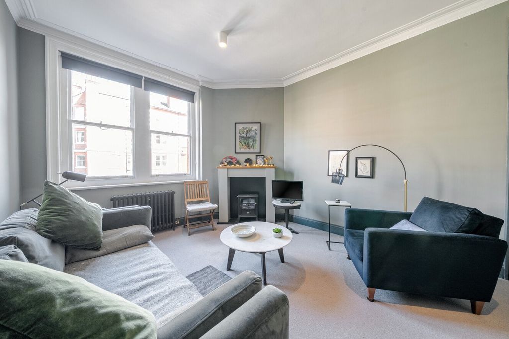 Property photo 2 of 14 Picture No. 12