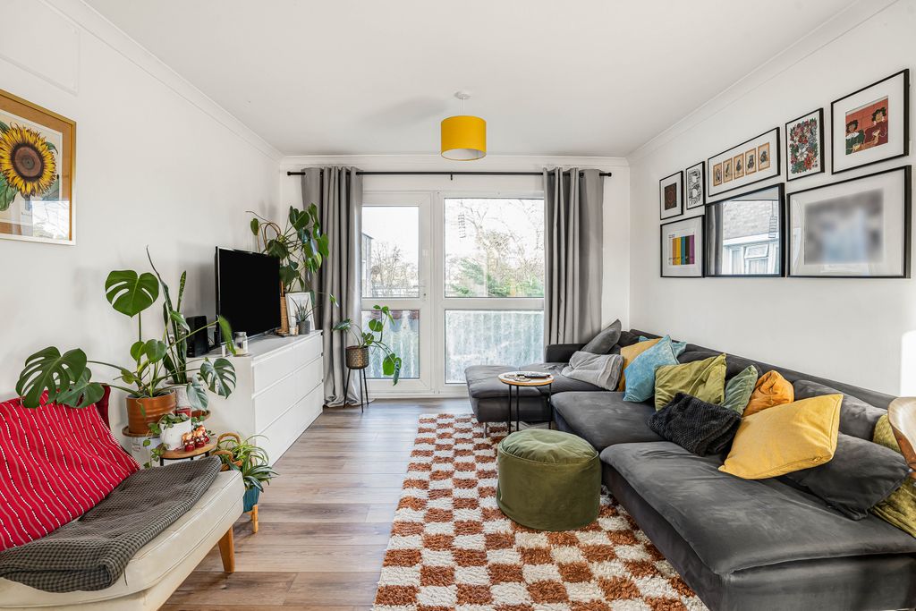 Property photo 3 of 10 Living Room