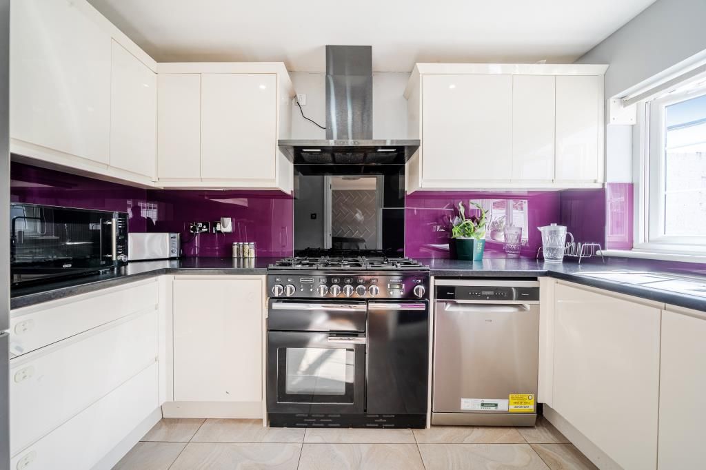 Property photo 2 of 25 Kitchen