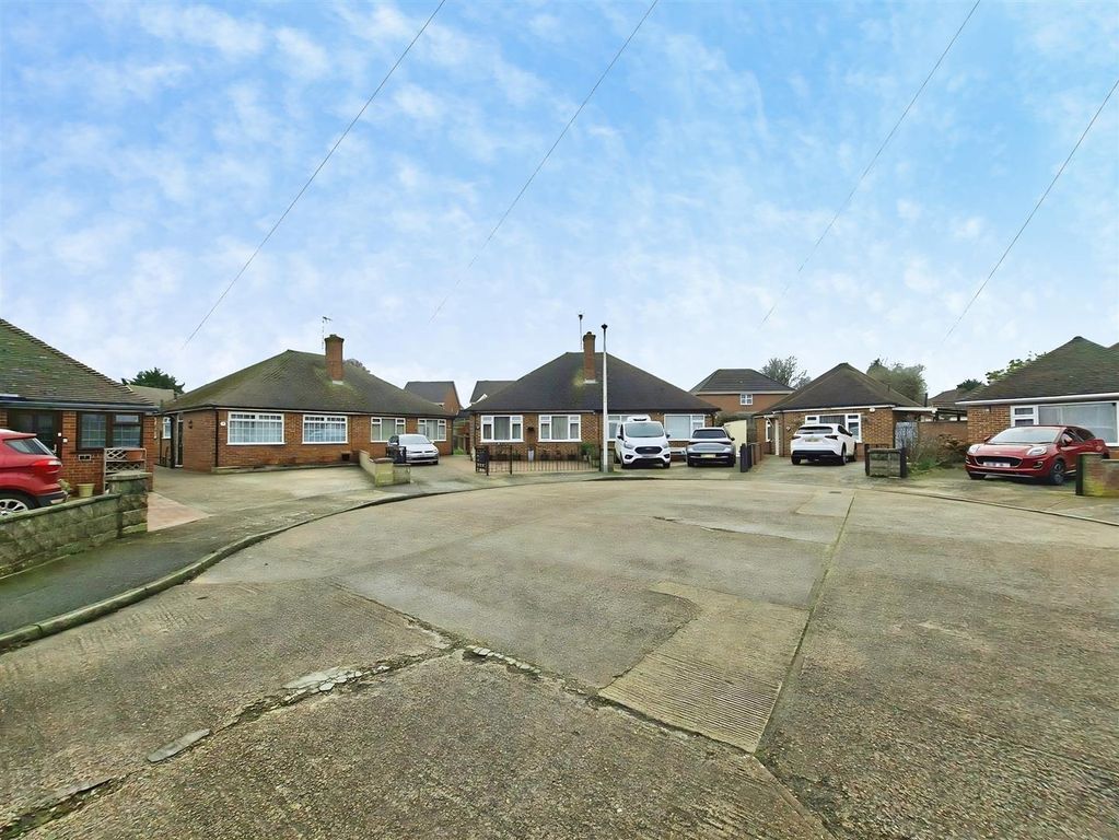 Property photo 3 of 21 Acre Close