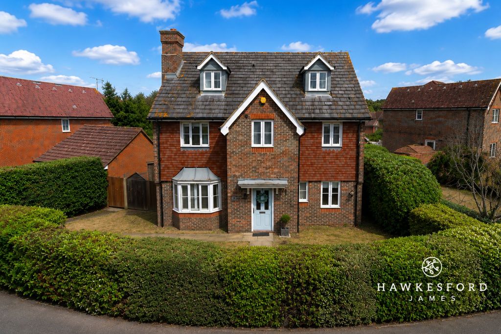 Property photo 1 of 24 Rose Walk, Sittingbourne - Front