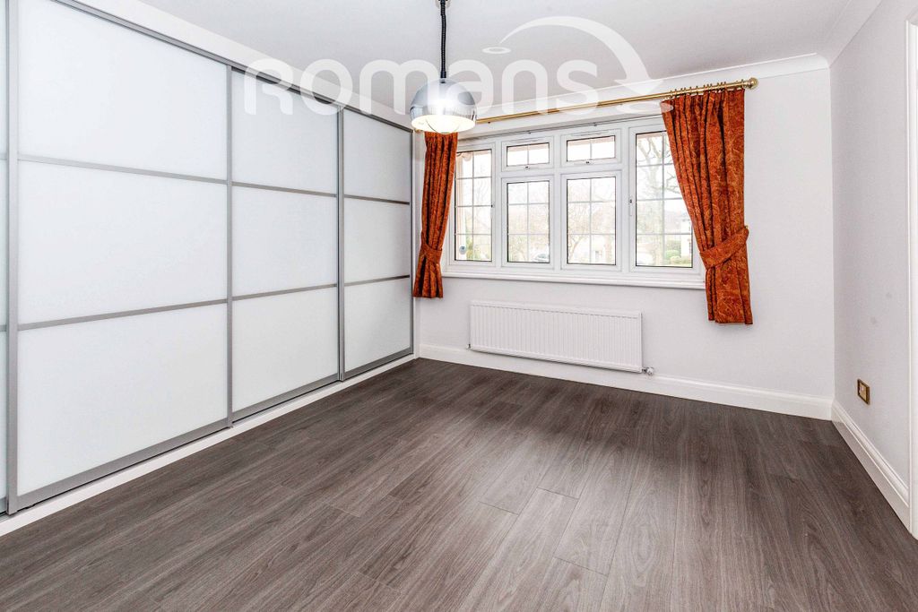 Property photo 3 of 13 Dinn