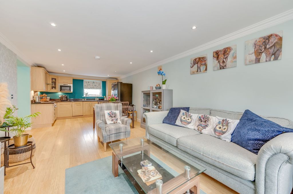 Property photo 2 of 21