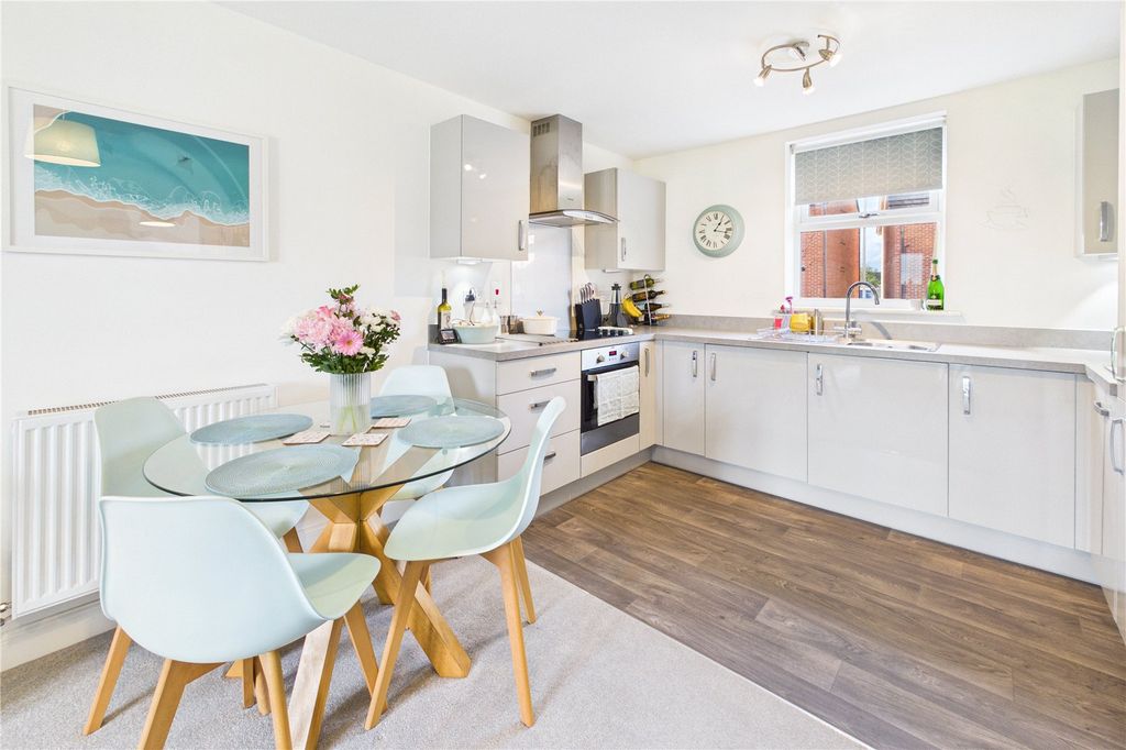 Property photo 3 of 19 Dining/Kitchen