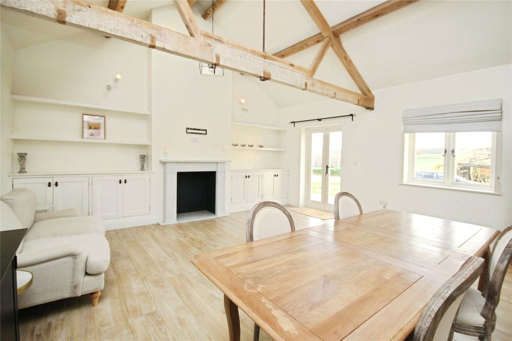 Property photo 2 of 9 Lounge