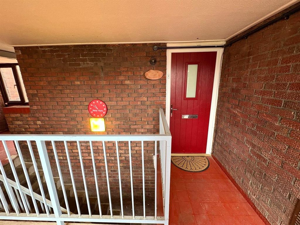 Property photo 2 of 17 Fe265B9E-66F5-46c3-83ce-6530A35896A4.Jpg