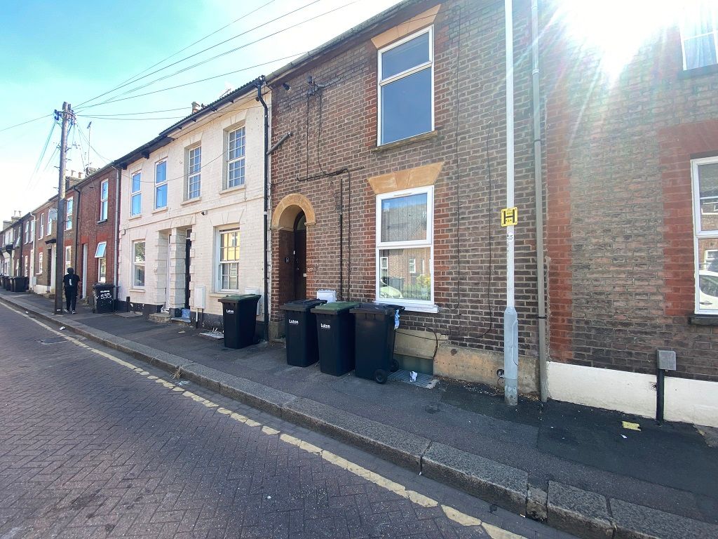 Property photo 1 of 8