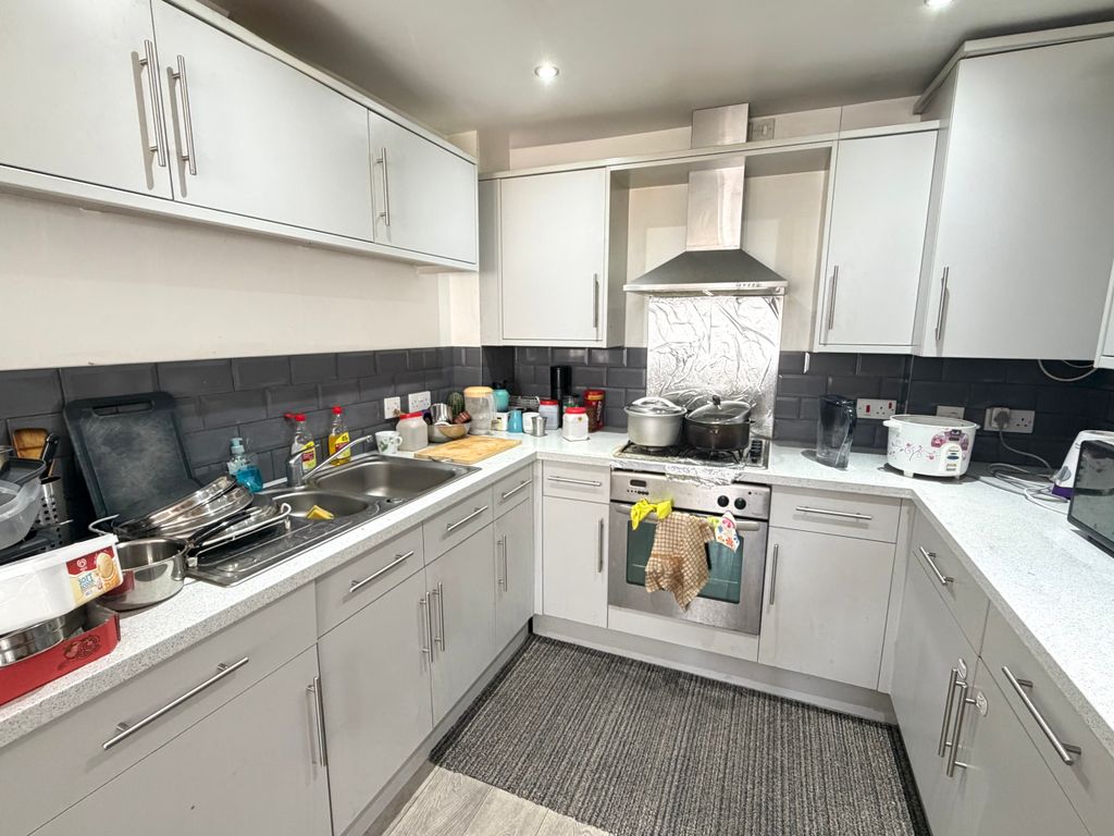 Property photo 1 of 3