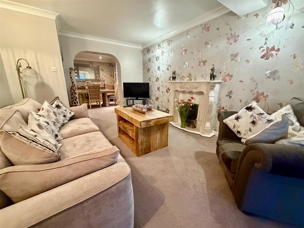 Property photo 2 of 33