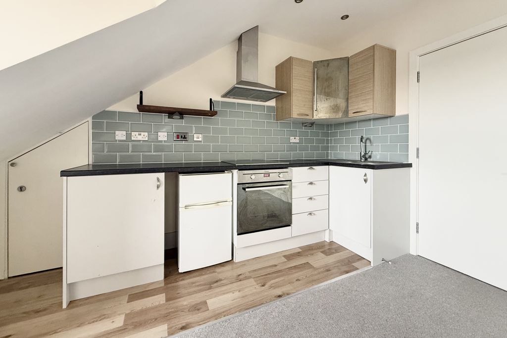 Property photo 3 of 8 3