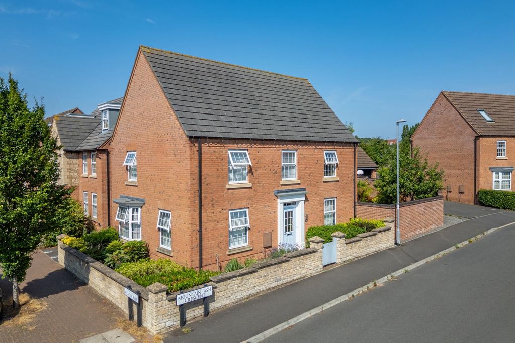 Property photo 1 of 29 2612368 1 Mountain Ash_001.Jpg