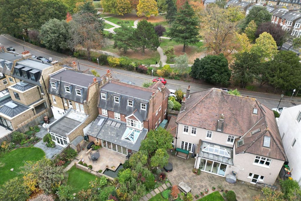 Property photo 3 of 39