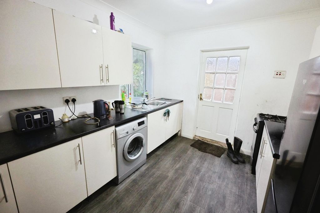 Property photo 3 of 8 Pbox-Img.Jpg