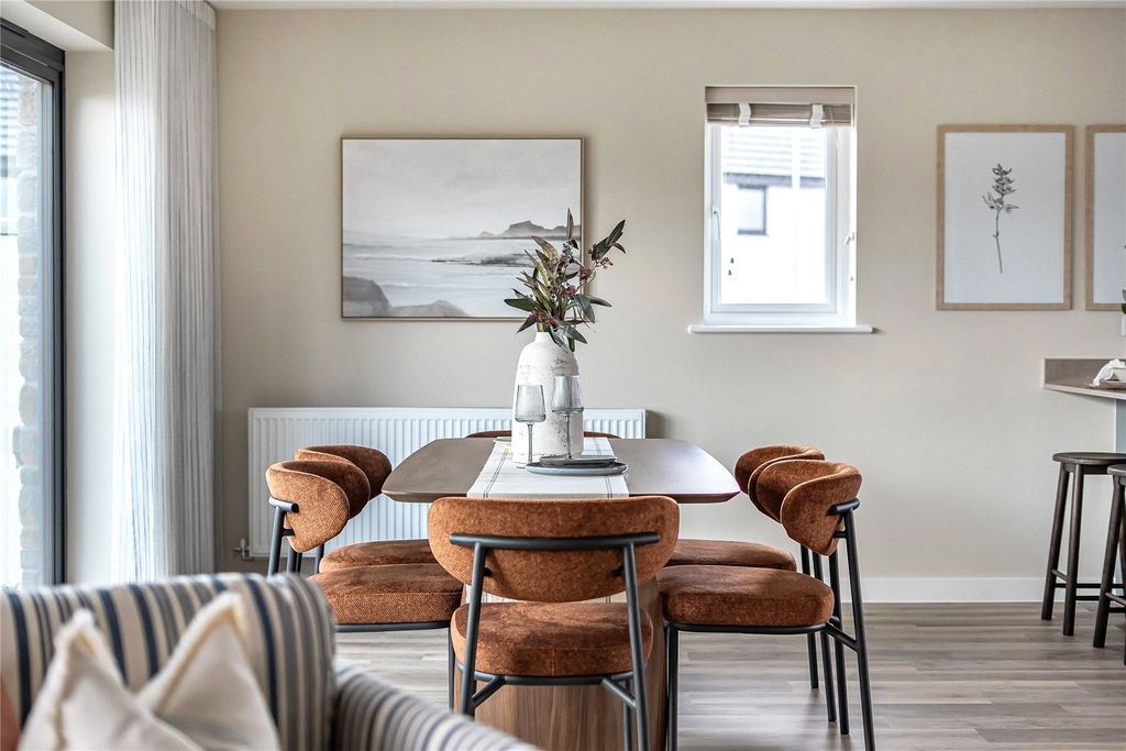 Property photo 2 of 15 Show Home Ex