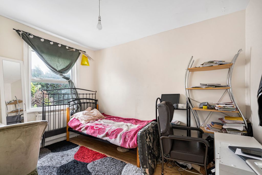 Property photo 2 of 10 Bedroom