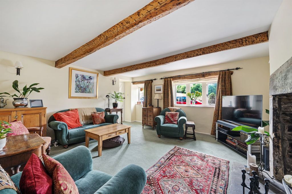 Property photo 3 of 25 Lounge