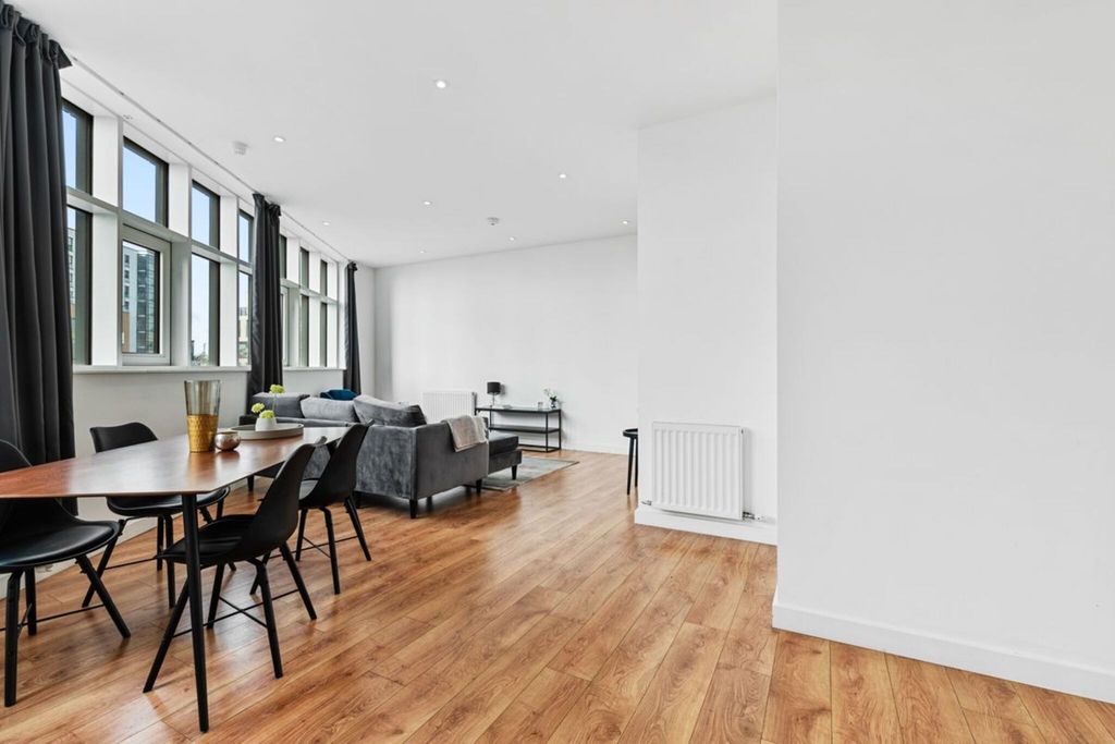 Property photo 1 of 14 Living Room