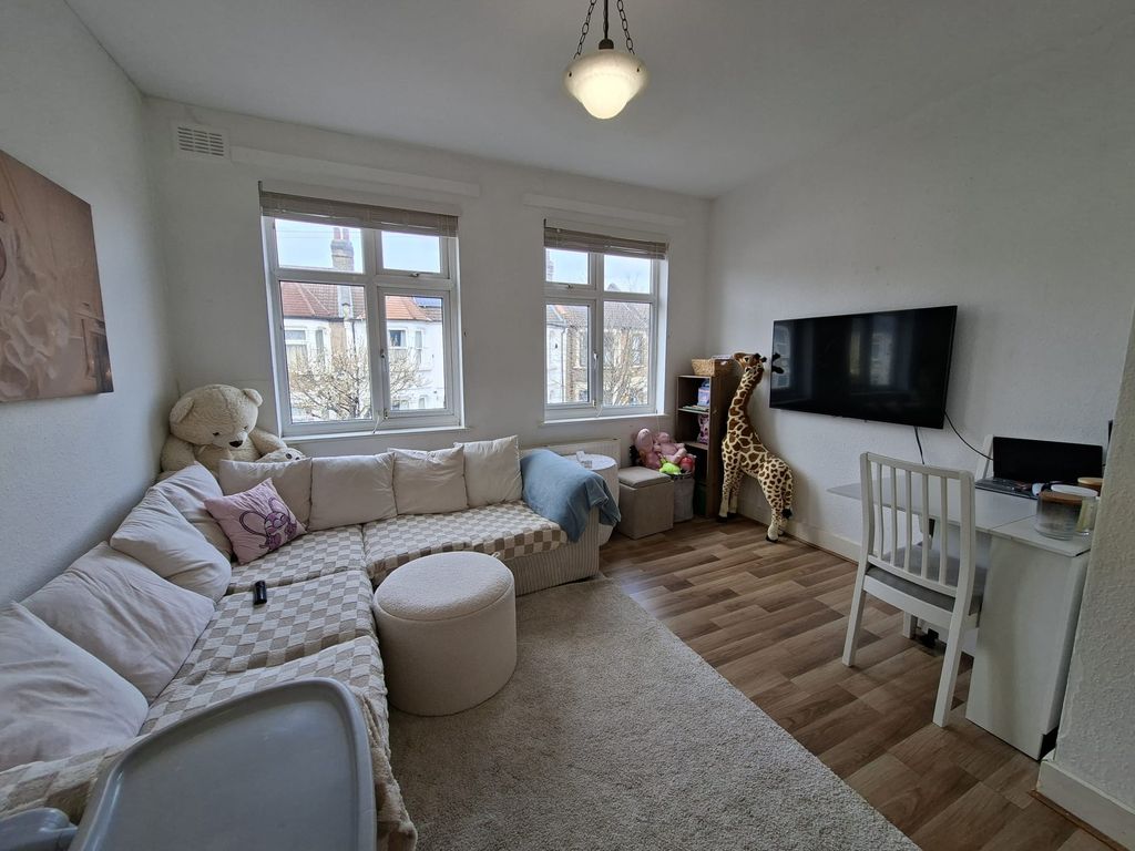 Property photo 2 of 11 Photo 1