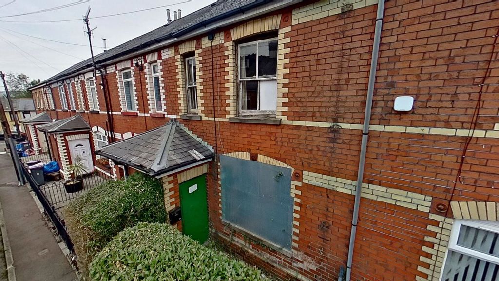 Property photo 2 of 26