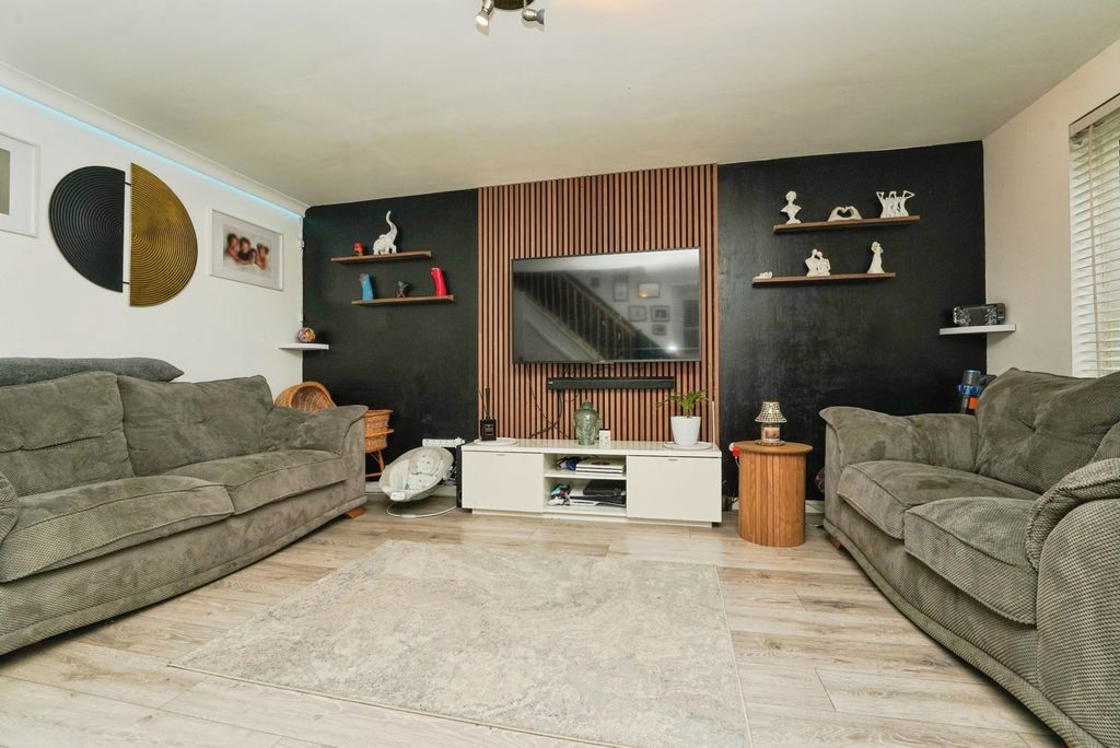 Property photo 2 of 14 Pbox-Img.Jpg