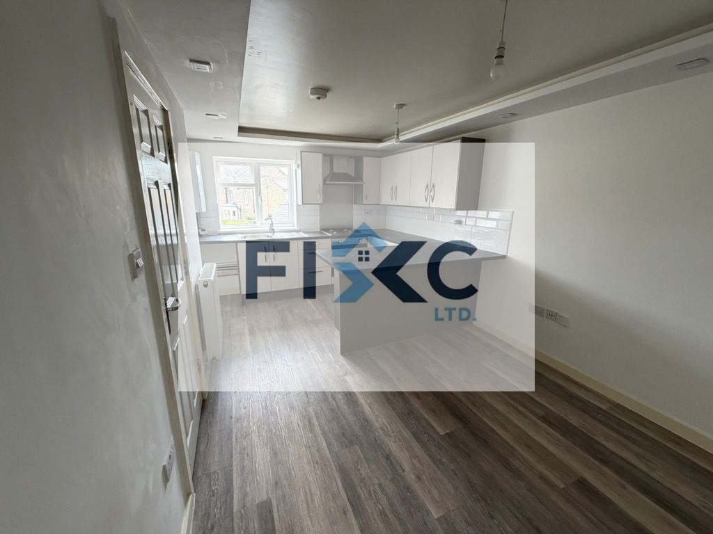 Property photo 1 of 7 Kitchen