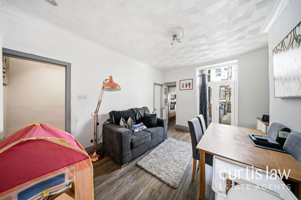 Property photo 3 of 19