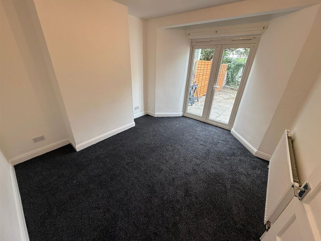 Property photo 3 of 9 6B.Jpg