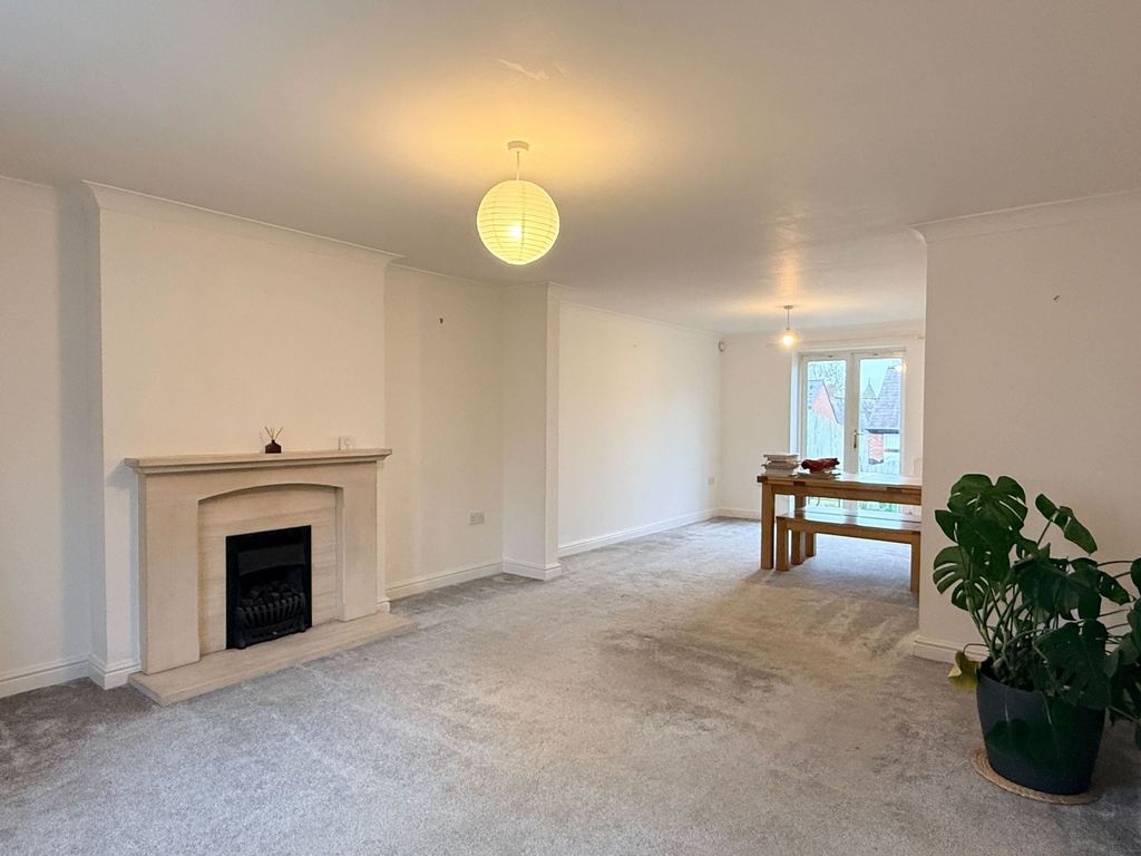 Property photo 3 of 20 Lounge