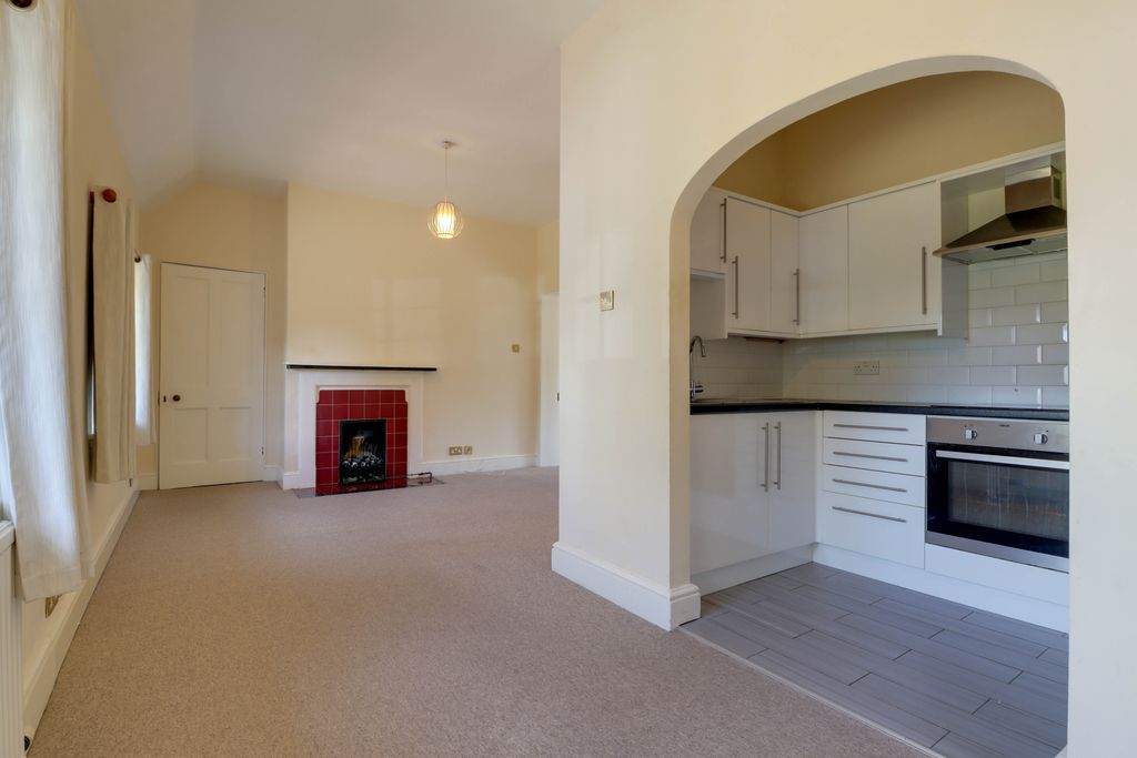 Property photo 3 of 12 Lounge/Kitchen