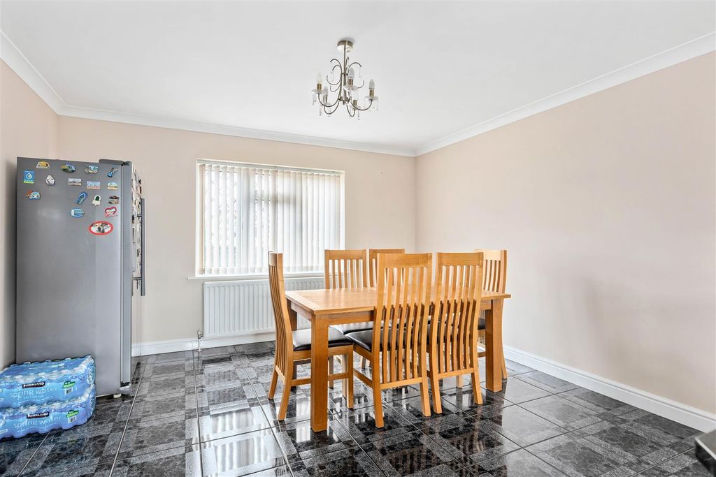 Property photo 3 of 27 Dining Area