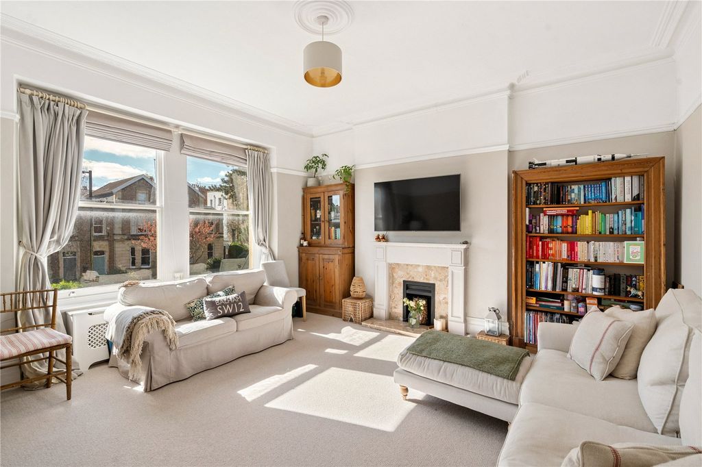 Property photo 3 of 10 Sitting Room