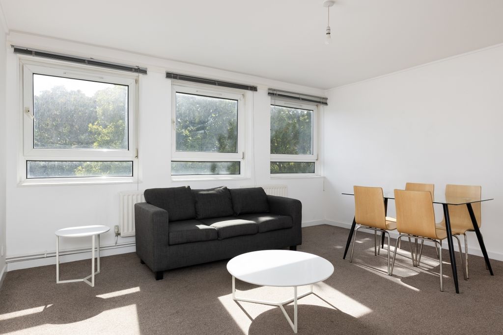 Property photo 2 of 8 Stangate F13 (06 ...