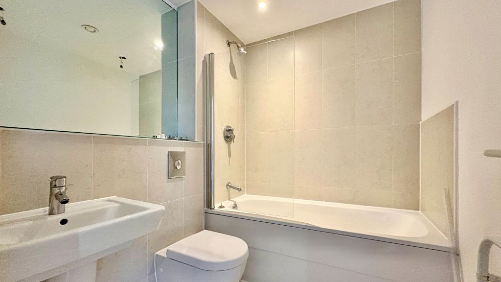 Property photo 3 of 19 Bathroom