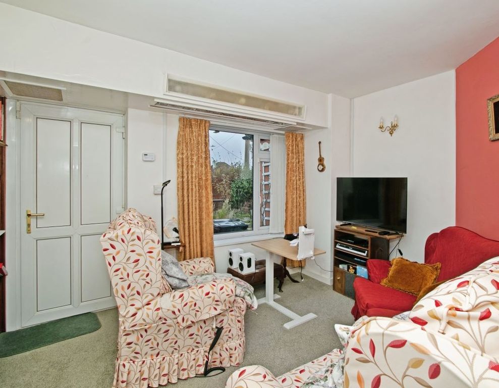 Property photo 2 of 7 Living Room