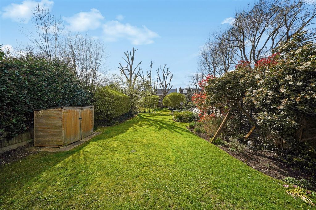 Property photo 3 of 13 Flat 2, 102 Burnt Ash Hill - Sc3Yt5Ok1Pnogfvnvkq3.