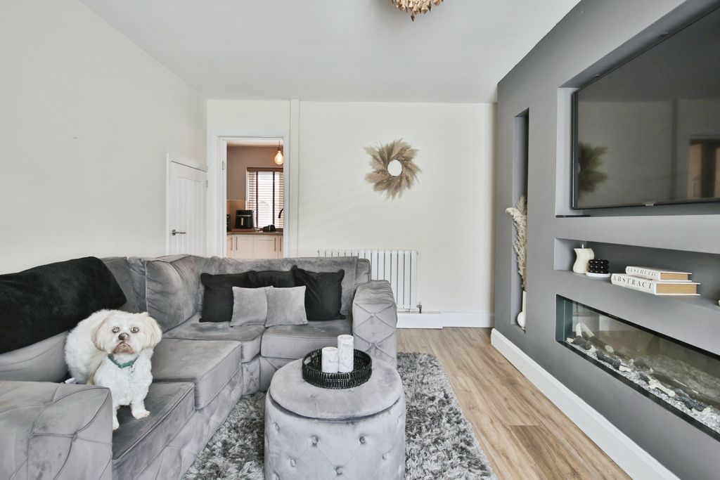 Property photo 3 of 17 4423723