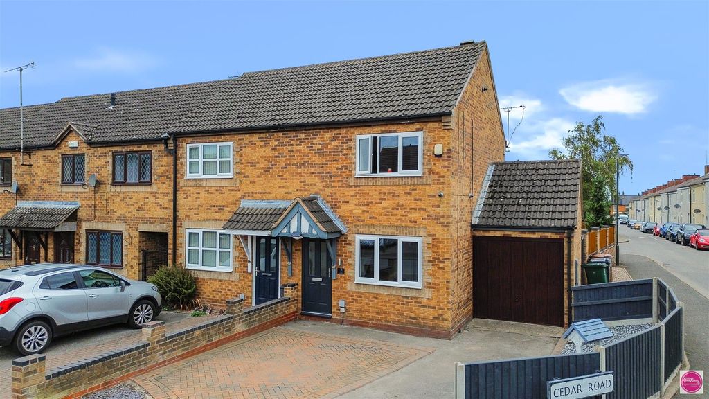 Property photo 1 of 19 Cedar Road, Castle Gresley (1).Jpg